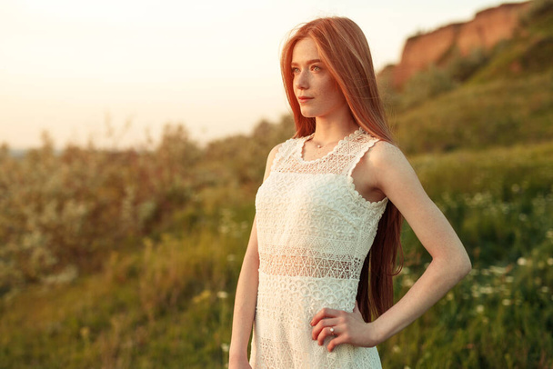 Beautiful woman in summer countryside - Fotografie, Obrázek