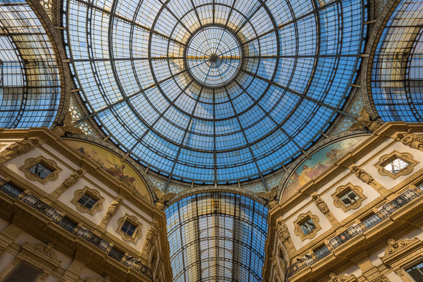 specjalna budowa centrum handlowego w Mediolanie, Włochy - Zdjęcie, obraz