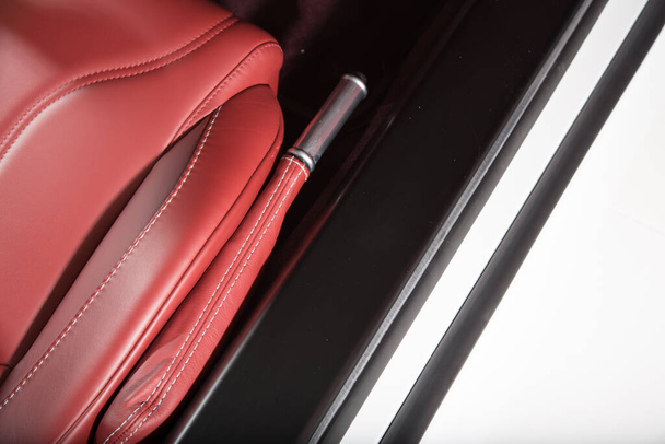 Red leather handbrake in ca car interior - Foto, immagini