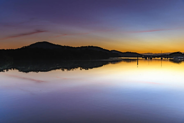 Dawn Reflections Waterscape at Woy Woy Waterfront on the Central Coast, NSW, Australia. - Zdjęcie, obraz