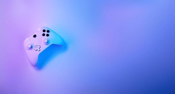 Gamepad en violet snd bleu néon couleurs
. - Photo, image