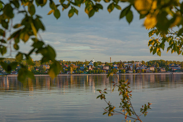 Volga-joen vuoto auringonlaskussa - Valokuva, kuva