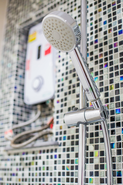 soffione doccia bianco che si potrebbe spruzzare acqua regolabile
 - Foto, immagini