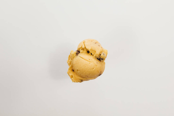 ice cream scoop on white background  - Foto, immagini