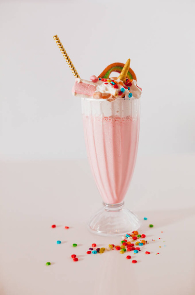 glass of strawberry milkshake isolated on white - Foto, Imagen