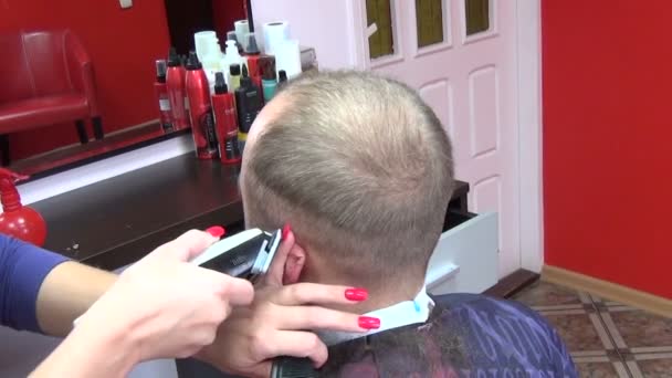 ügyfél haját trimmer - Felvétel, videó