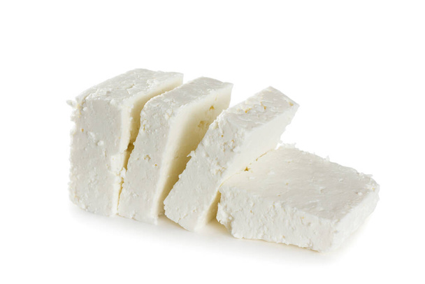 Dilimlenmiş beyaz peynir beyaz arka planda izole edilmiş. - Fotoğraf, Görsel