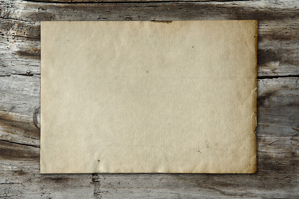 Vintage papier op hout textuur - Foto, afbeelding