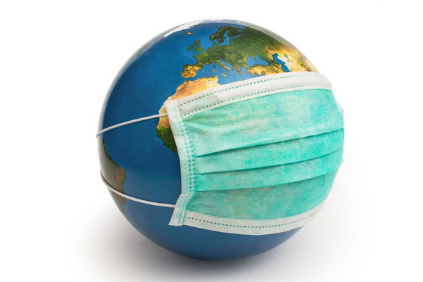 Earth globe and medical mask to protect against coronavirus - Fotografie, Obrázek