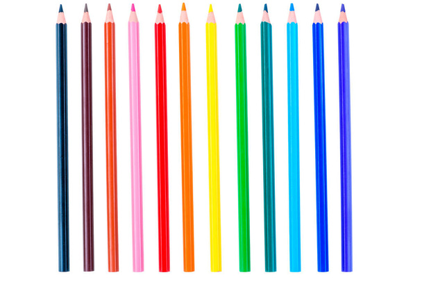Set de 12 lápices de colores aislados sobre fondo blanco
 - Foto, imagen
