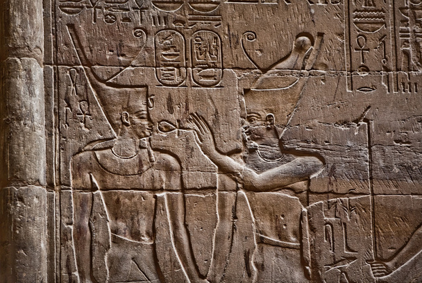 δίνοντας το σύμβολο ζωής αρχαίων Αιγυπτίων - Φωτογραφία, εικόνα