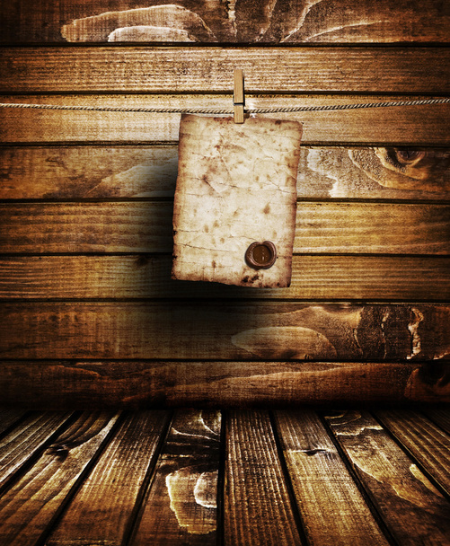 Старое письмо на текстуре коричневого дерева с натуральными узорами
 - Фото, изображение