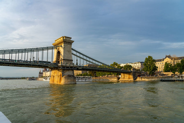 Γέφυρα των αλυσίδων Szechenyi στην Βουδαπέστη, Ουγγαρία - Φωτογραφία, εικόνα