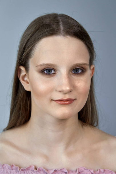 Cute young brunette girl with professional makeup. - Fotoğraf, Görsel