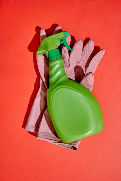Una foto de estudio de los productos de limpieza doméstica - Foto, Imagen