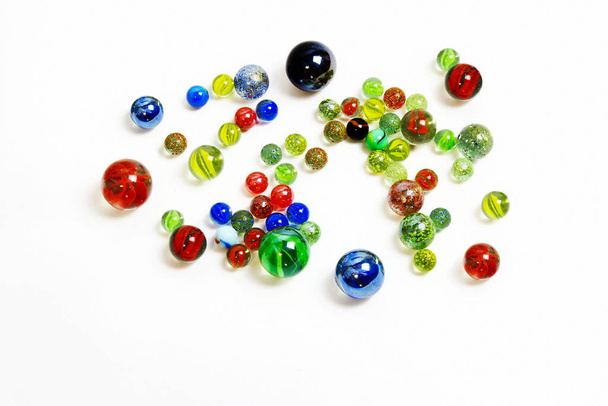 Background of various multicolored glass balls on whit - Φωτογραφία, εικόνα
