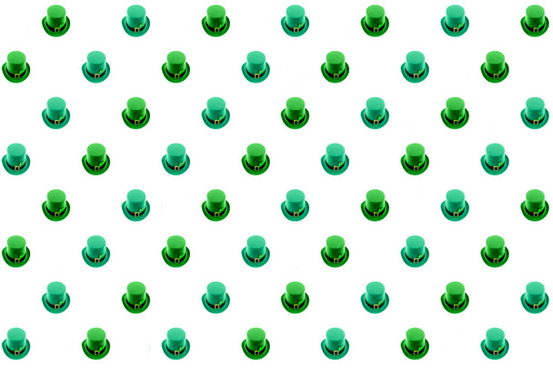 świąteczny wzór st patricks dzień zielony melonik kapelusz na odizolowanym białym tle - Zdjęcie, obraz