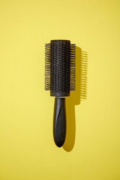 Ein Studiofoto einer Haarbürste - Foto, Bild