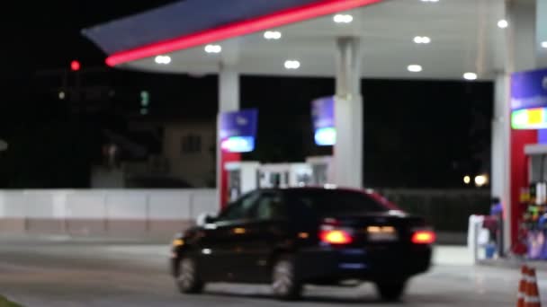 Atmosféra Osvětlení rozmazané v noci na čerpací stanici - Záběry, video