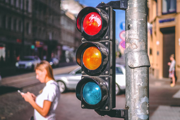 Pedestrian traffic light on the street junction in the city - Foto, Imagen