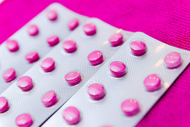 set of colorful pharmaceuticals pills on pink background, concept of medical diagnosis and therapy - Fotografie, Obrázek