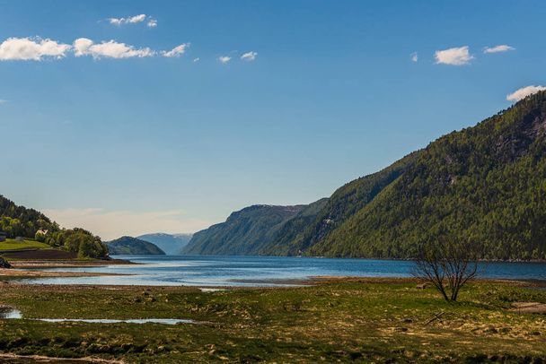 Vista panoramica del paesaggio norvegese
    - Foto, immagini