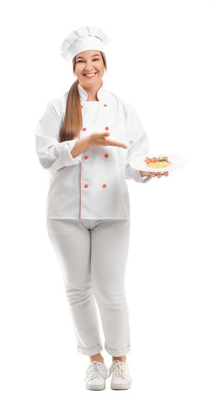 Joven chef femenina con sabroso plato sobre fondo blanco
 - Foto, Imagen
