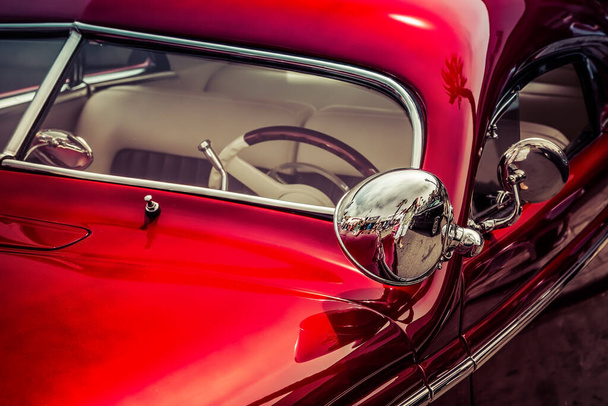 The window of a red classic 1940's American car. - Photo, Image