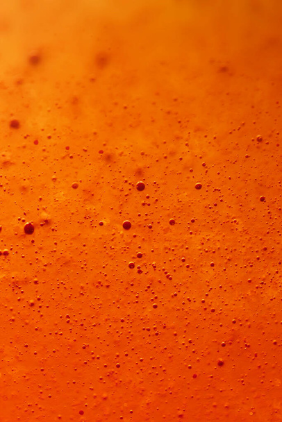 甘いオレンジ発酵バブルフィズ。マクロは写真を閉じます。フルフレームレモネード。 - 写真・画像