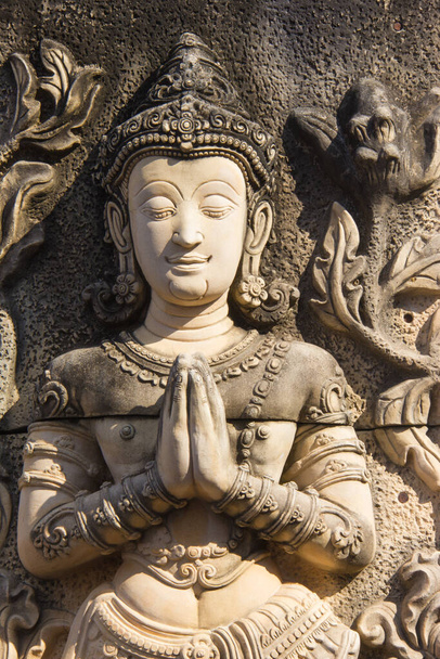 statua in pietra nel tempio thailandese
 - Foto, immagini
