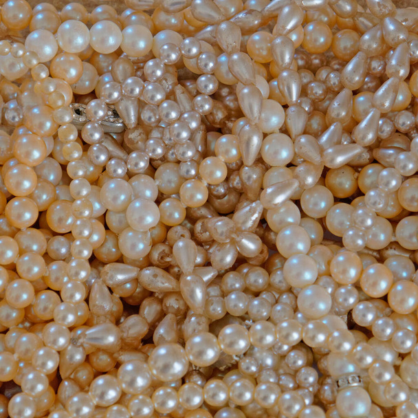 vzácné perly náhrdelníky pohled shora, bezešvé vzor pozadí - Fotografie, Obrázek