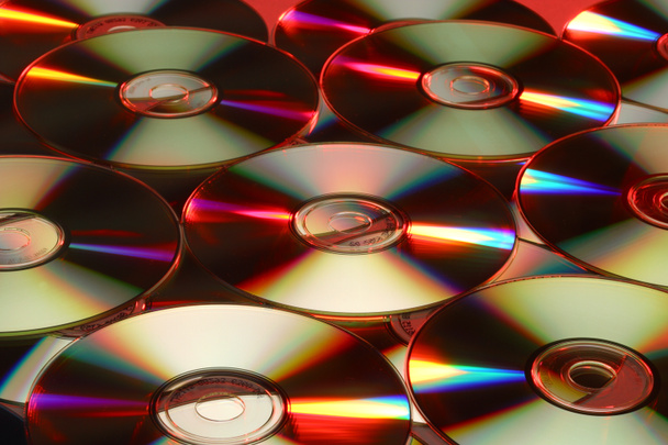 Efectos de refracción coloridos en discos compactos
 - Foto, imagen