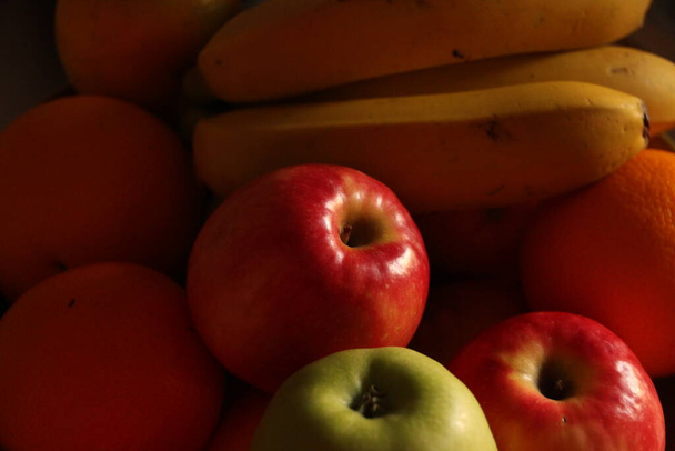 Diferentes frutas en un tazón
 - Foto, Imagen