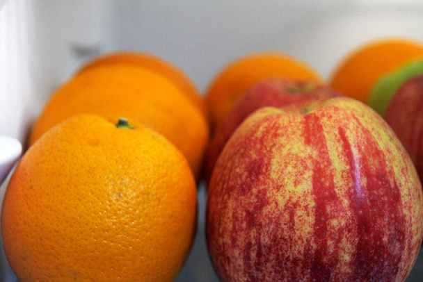Diferentes frutas en un tazón
 - Foto, Imagen