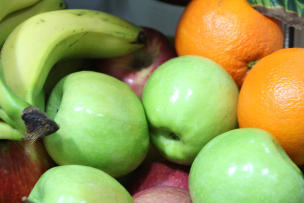 Eri hedelmiä kulhoon - Valokuva, kuva
