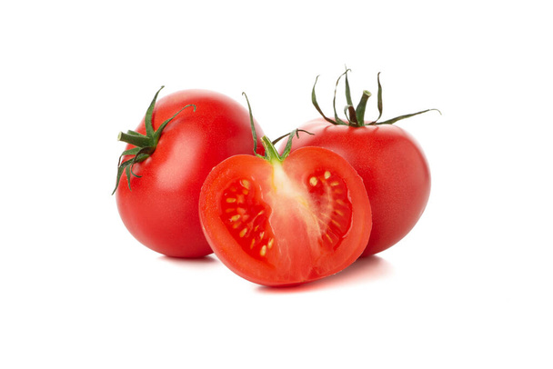 Čerstvé zralé rajčata izolované na bílém pozadí - Fotografie, Obrázek