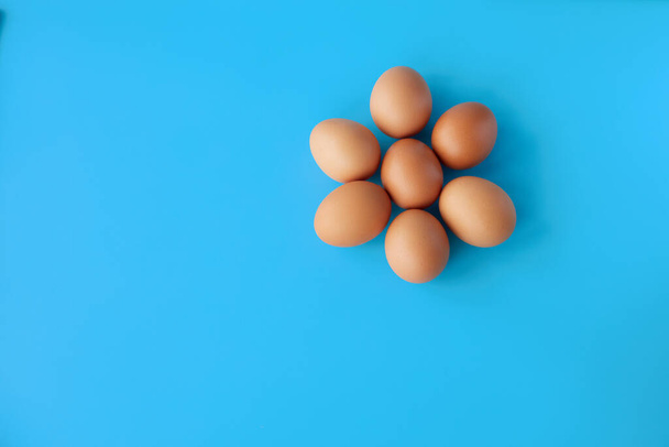 e brown eggs on blue background - Photo, Image