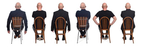 vista traseira do mesmo homem em trajes diferentes sentados no fundo branco - Foto, Imagem