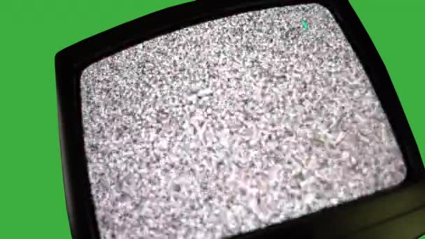 Stary, zabytkowy ekran telewizyjny z czarno-białym efektem ziarna, szumem statycznym. Retro TV włączanie i wyłączanie kanałów, zepsuta telewizja kablowa z zakłóceniami hałasu - Materiał filmowy, wideo