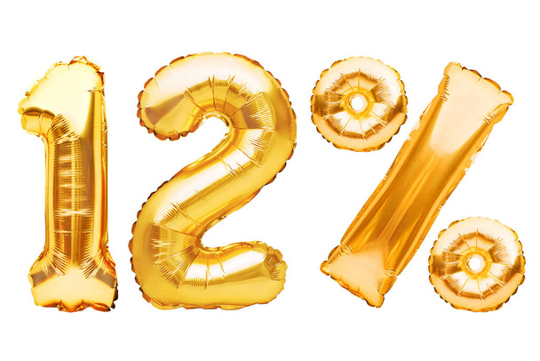 Número 12 doze e sinal percentual feito de balões infláveis de hélio dourado isolados em branco. Números de folha de ouro para banners web e publicidade, cartazes, flyers.Discounts, venda, Black Friday conceito
 - Foto, Imagem