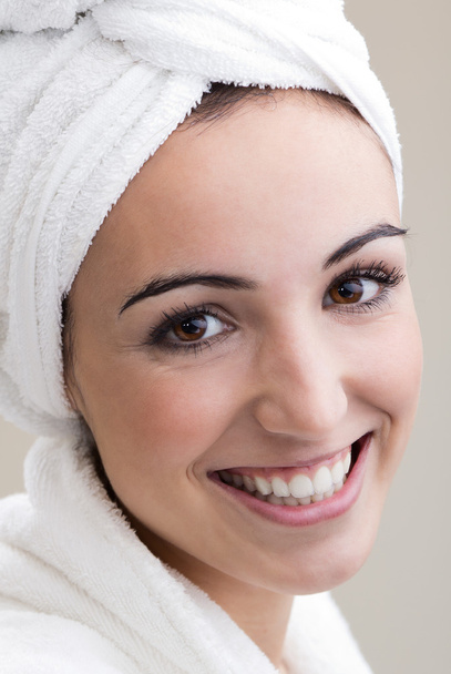 Pretty young woman in modern spa - Foto, Imagem