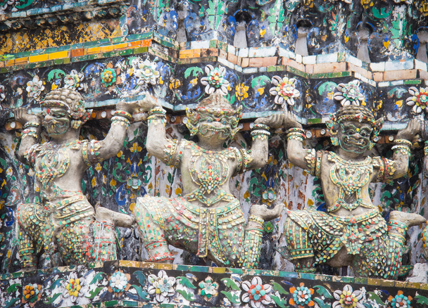 Gigantyczny posąg świątyni Tajlandia - Zdjęcie, obraz