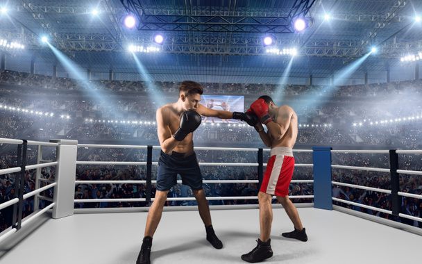 Zwei Boxer kämpfen im Profiboxring. - Foto, Bild