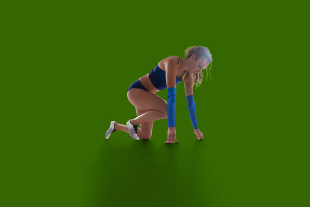 Athlète femme en vêtements de sport sur fond d'écran vert
. - Photo, image