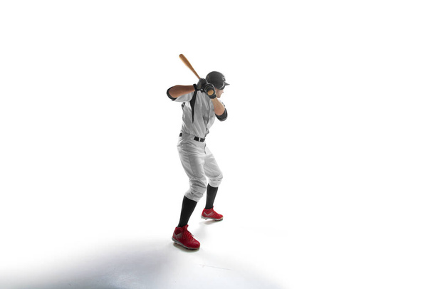 Profesionální baseballový hráč na bílém pozadí - Fotografie, Obrázek