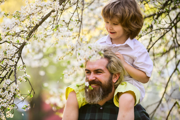Best dad ever. Child having fun with dad. Happy family. Little boy and father in nature background. Springtime. Hipster piggybacking baby. Bearded brutal man good father. Fathers day. Dad and son - Foto, imagen