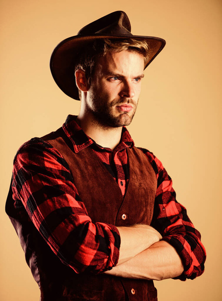 wanted. western cowboy portrait. man checkered shirt on ranch. Vintage style man. Wild West retro cowboy. cowboy in country side. Western. wild west rodeo. Handsome man in hat - Zdjęcie, obraz