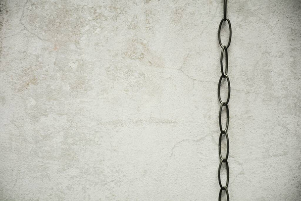 řetěz se starou betonovou stěnou - Fotografie, Obrázek