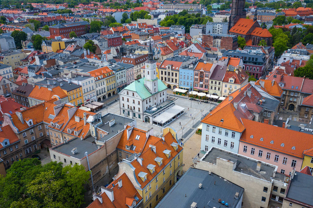GLIWICE, POLEN - 04. Juni 2020: Luftaufnahme der Altstadt von Gleiwitz. Schlesien, Polen. - Foto, Bild