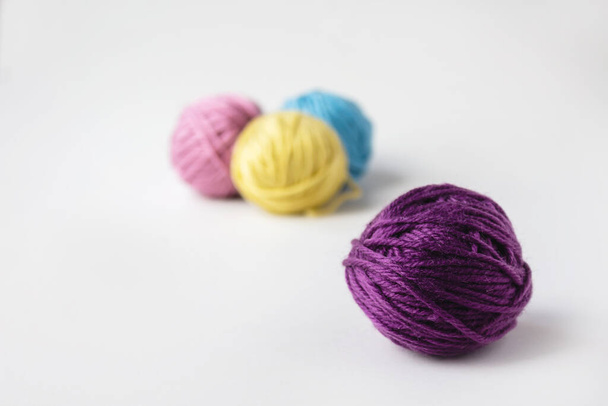 Close up photo of violet woolen ball. - Foto, Bild